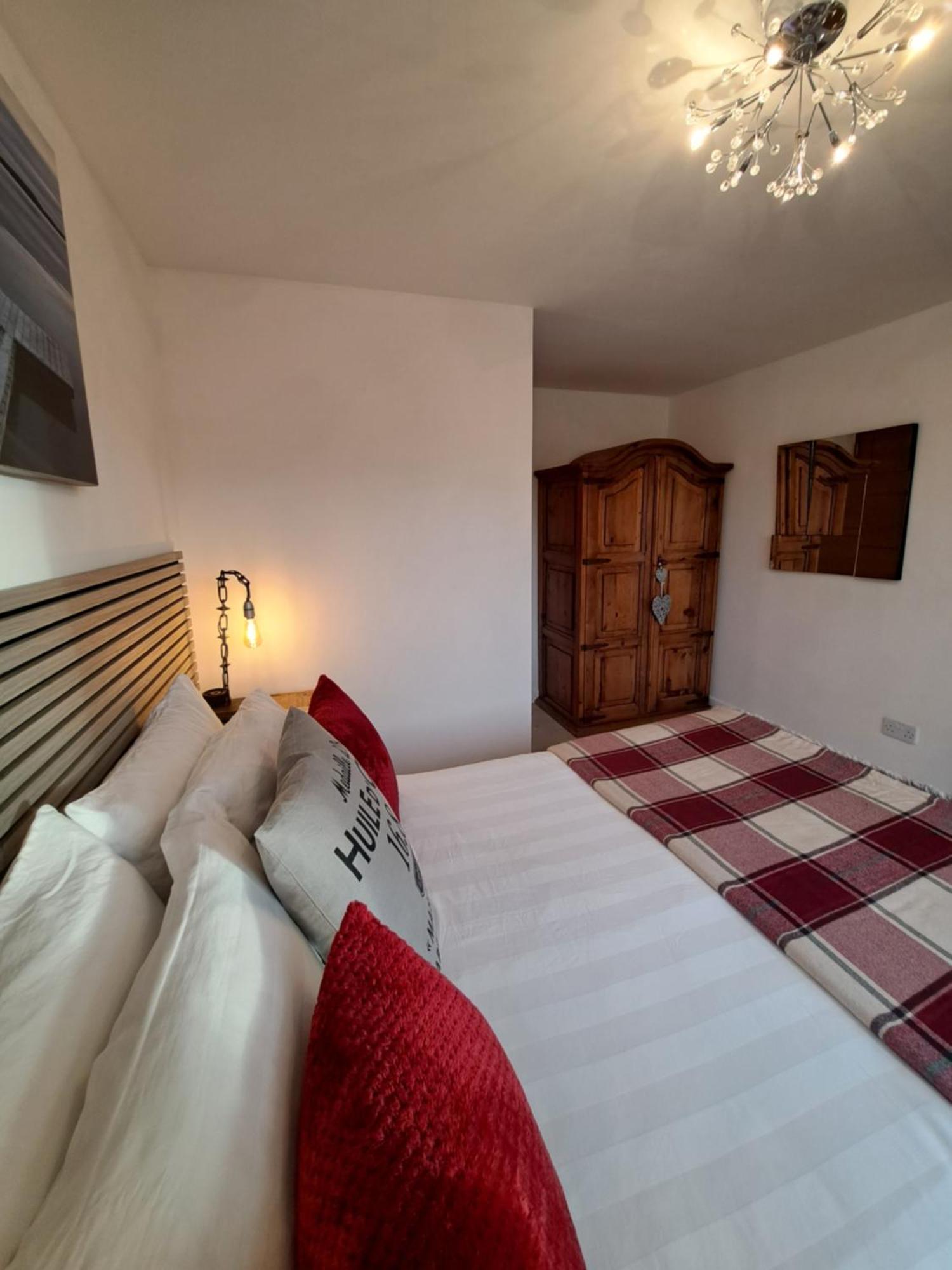 Gunnado Apartment เซนต์ออสเทลล์ ภายนอก รูปภาพ